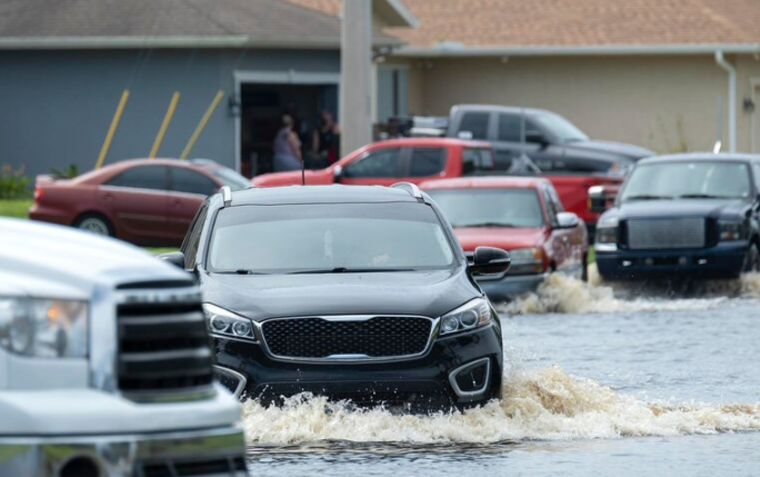 12 Tips Berkendara saat Banjir untuk Mobil dan Motor, Jangan Asal Ngegas