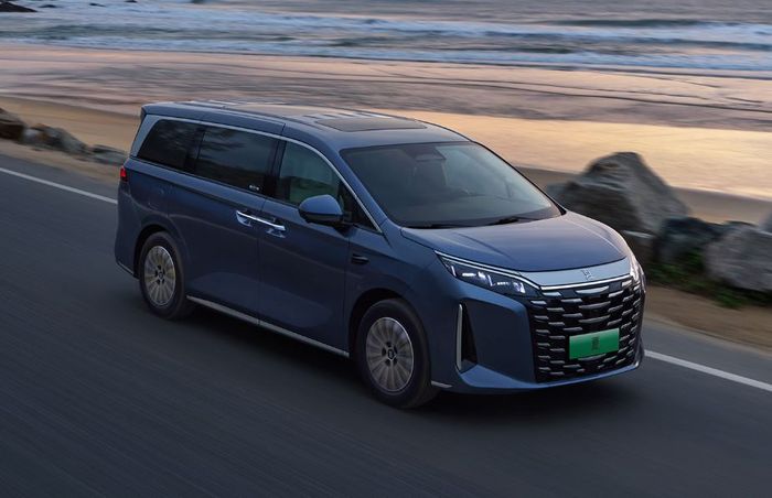 BYD M9