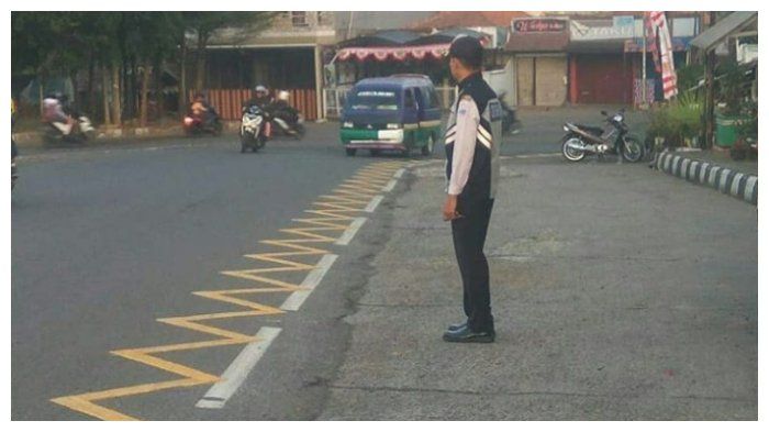 arti garis kuning zigzag