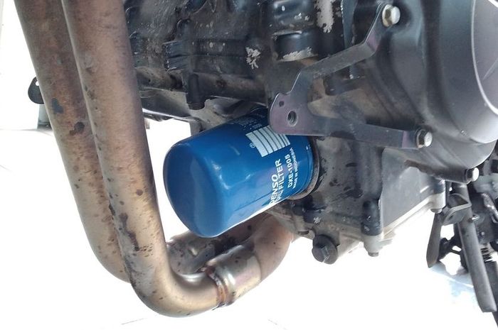 Ternyata Bisa Pasang Filter Oli Mobil di Motor, Ini Tipsnya